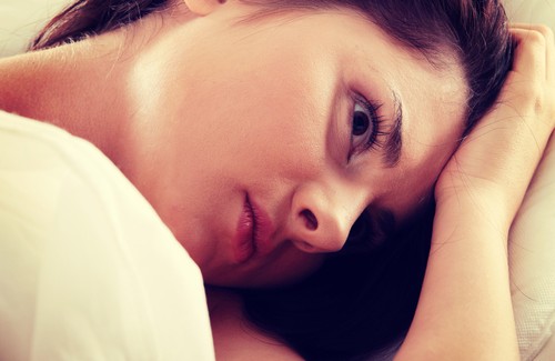 Pourquoi souffrons-nous d’insomnie ? Comment y remédier ?