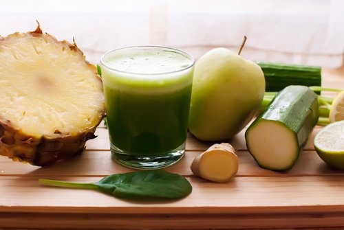 Mincissez du ventre en buvant ce jus à l’ananas, concombre, céleri, gingembre et citron