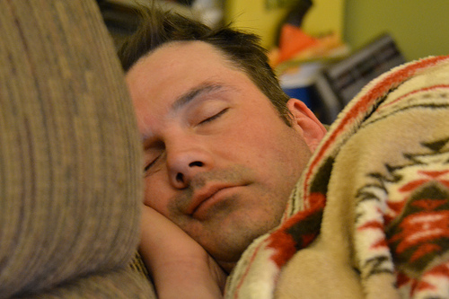 Se lever du lit pour trouver le sommeil.