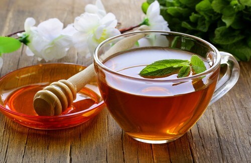 Infusion purifiante : miel, vinaigre de cidre et thé