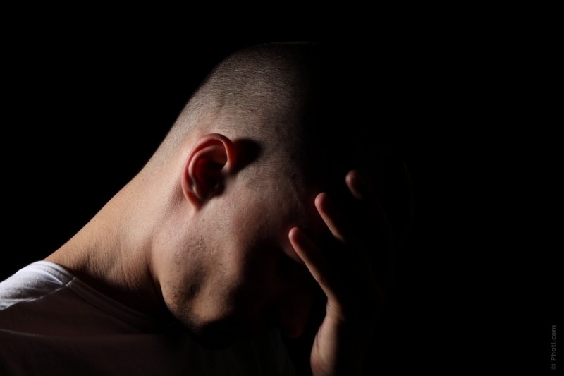 Deux symptômes de cette maladie sont le stress et la difficulté à se concentrer.
