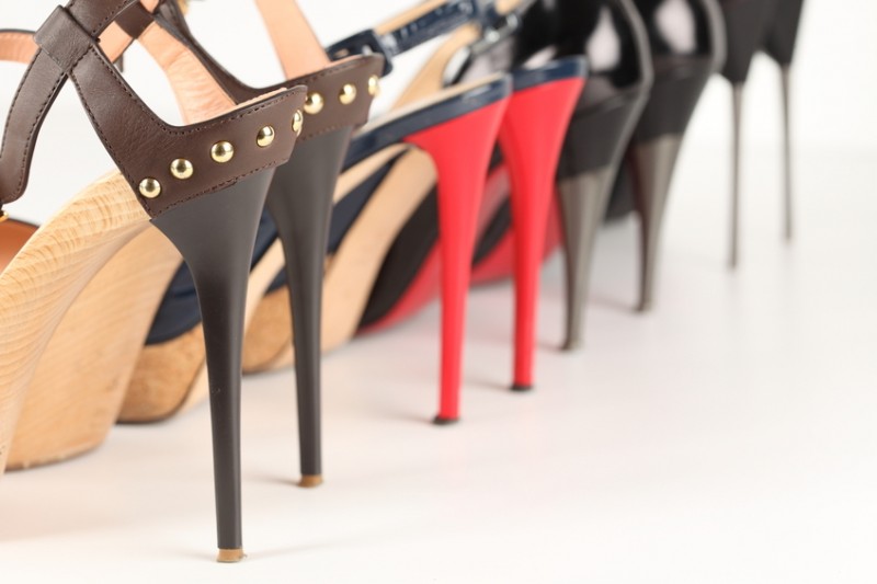 Porter des talons.