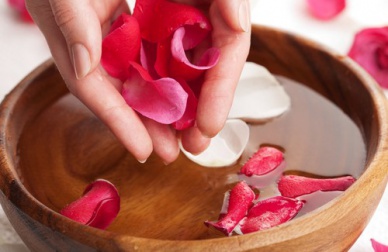 L'eau de rose : préparation et merveilleux bienfaits