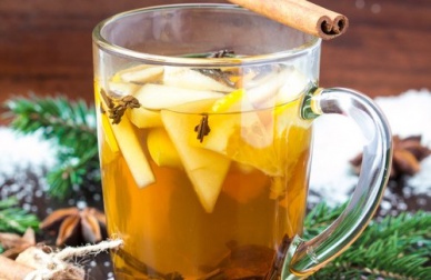 Thé médicinal à base de pomme, d'anis, de cannelle et de clou de girofle