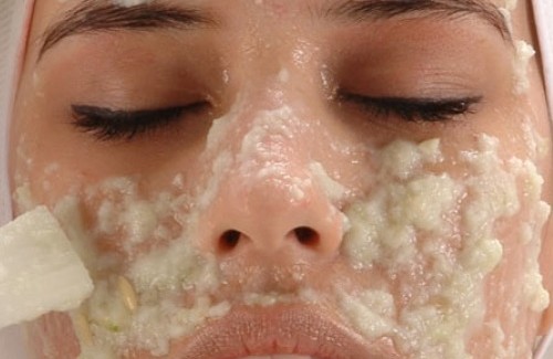 Des crèmes maison contre les taches du visage