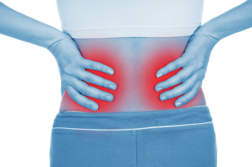 De fortes douleurs dans le bas du dos peuvent être les conséquences d'une maladie rénale.