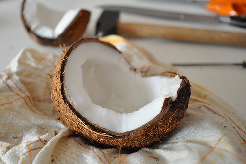 remède contre les cernes à la noix de coco