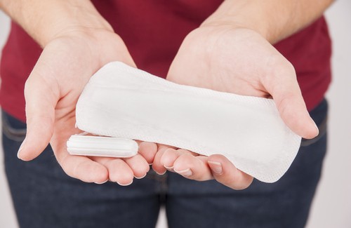 Serviettes hygiéniques et tampons : une protection fiable ?