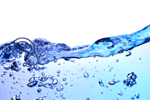 guérir un orgelet : passer de l'eau tiède