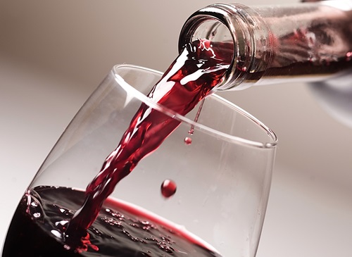 Le resvératrol se trouve dans le vin.
