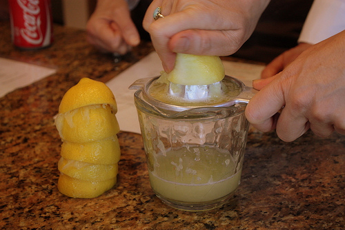 Du jus de citron contre les mauvaises odeurs.