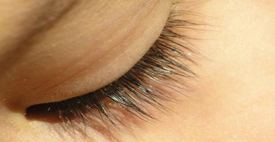 Conseils maison pour des cils époustouflants