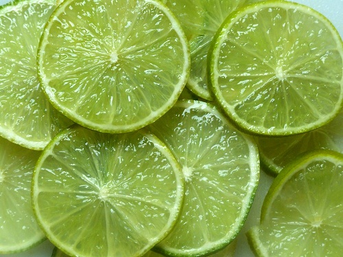 Le citron aide à éliminer la cellulite.