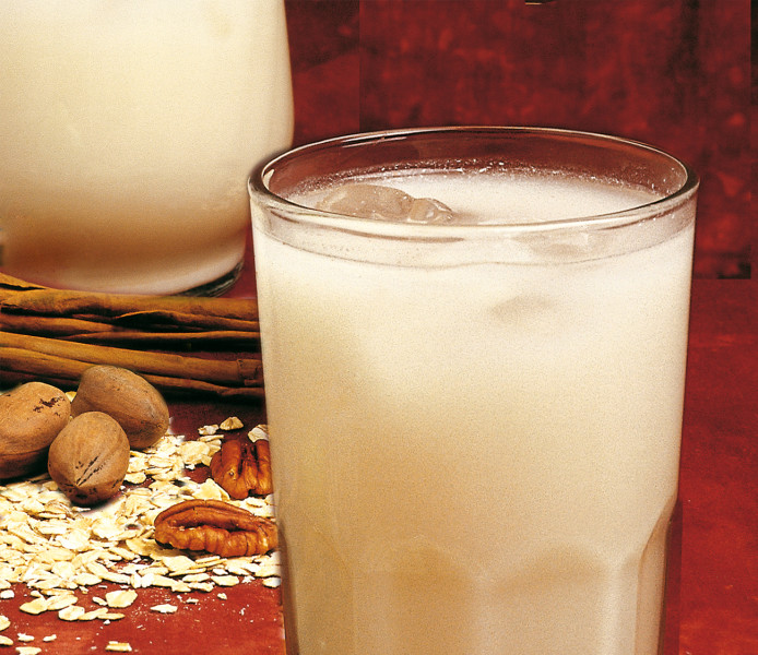 Lait d'avoine et boissons naturelles.