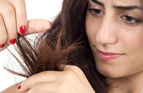 Les moyens pour les cheveux des longs cheveux