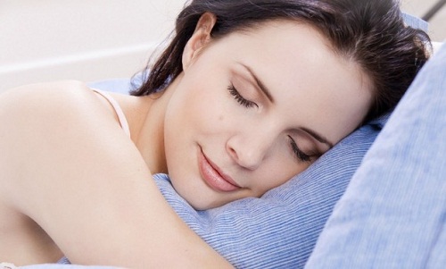 Comment préparer des parfums d'oreiller relaxant pour mieux dormir