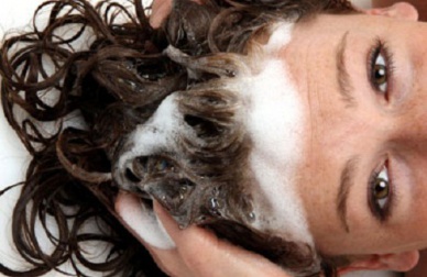 Shampoing maison pour éviter la chute des cheveux