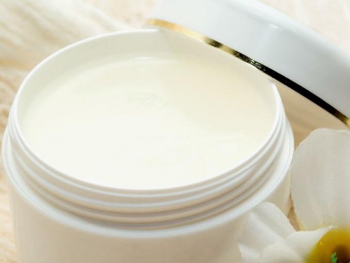 La vaseline pour des sourcils forts.