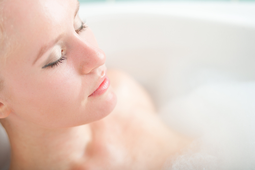Usages et bienfaits de l'eau oxygénée : bain relaxant