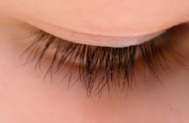 Recettes maison pour renforcer et agrandir les cils