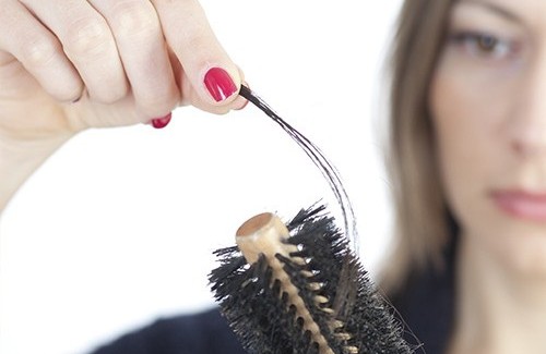 Comment prévenir la chute de cheveux Comment prévenir la chute de cheveux