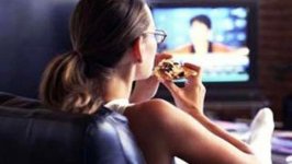 Les dangers de manger devant la télévision