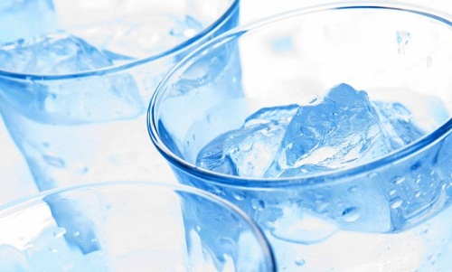 Est-il mauvais de boire de l’eau froide ?