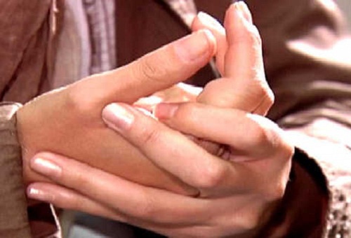Se faire craquer les os : est-ce dangereux ?