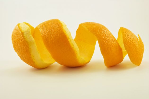 Traitements naturels pour blanchir les dents : peau d'orange