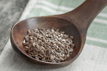 Les graines de lin pour traiter la migraine.