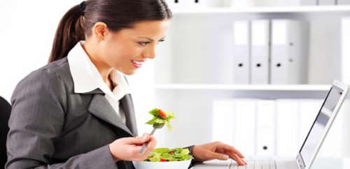 distension abdominale : évitez de manger trop vite