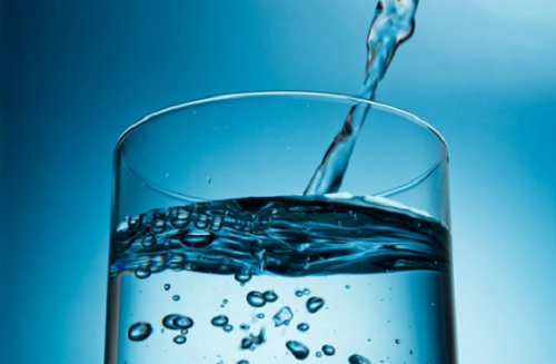 boire de l'eau pendant les repas et verre d'eau