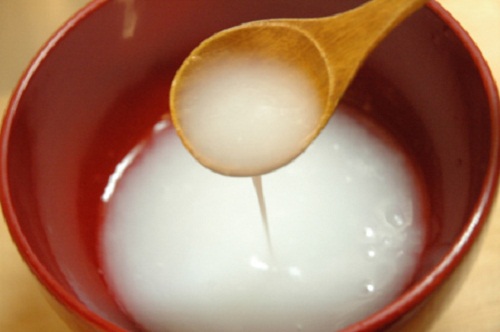 L'eau de riz pour soigner la gastrite.