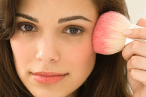 3 astuces de maquillage maison pour paraître plus jeune 3 astuces de maquillage maison pour paraître plus jeune