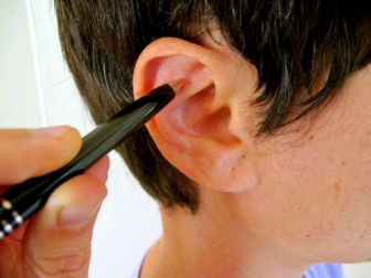 Lutter contre le stress en se massant un point de l'oreille