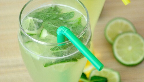Eau_au_citron_et_à_la_menthe