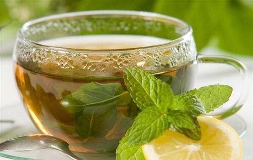 Le thé vert est un merveilleux antioxydant idéal pour soulager naturellement les douleurs articulaires.
