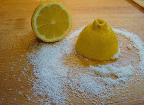 Laver les canalisations avec du citron.