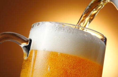 La bière fait-elle grossir ? Comment la consommer au mieux ?