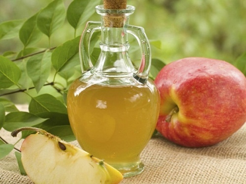 garder ses cheveux propres plus longtemps : vinaigre de pomme et bicarbonate