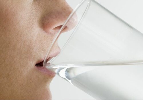 Pourquoi est-il bon de boire de l’eau au réveil ?