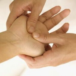 massage de la main