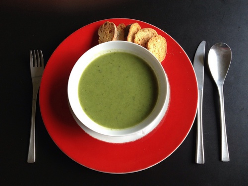 recettes de dîners sains pour mieux dormir : velouté de laitue