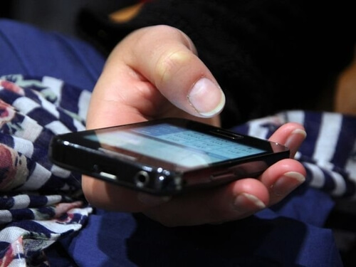 téléphones portables et maux de tête 