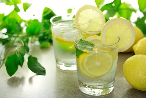 eau citronnée à jeun pour éliminer la graisse du ventre