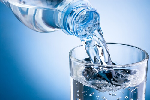 l'eau froide pour empêcher l'oxydation de l'avocat