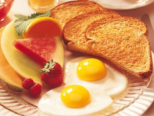 Préparer un petit-déjeuner sain.