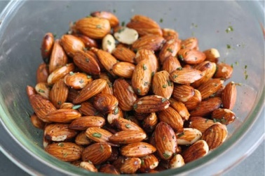 Des amandes grillées et du romarin pour améliorer votre mémoire