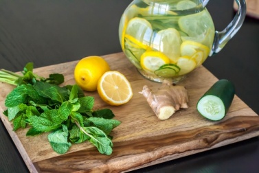 Un régime de désintoxication au citron, au gingembre et au concombre