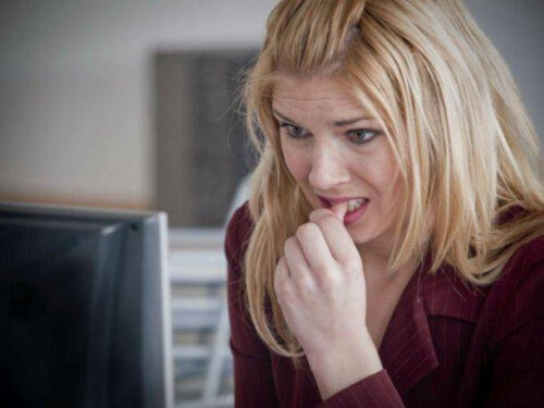 femme qui est anxieuse